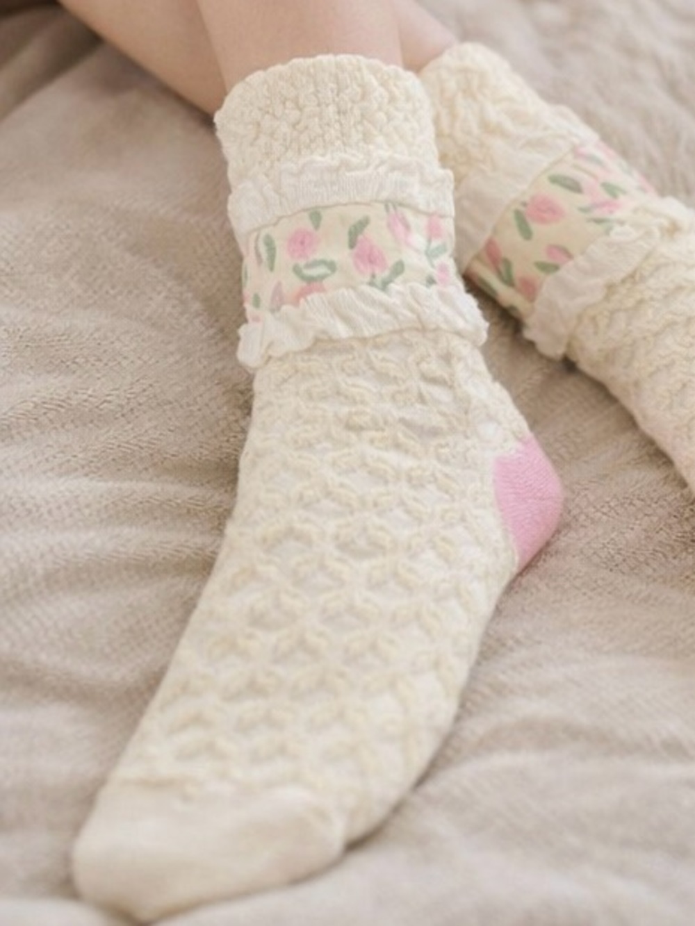 Cream Ruffled Crew Socks with Pink Heel and Floral Lace Band - OS